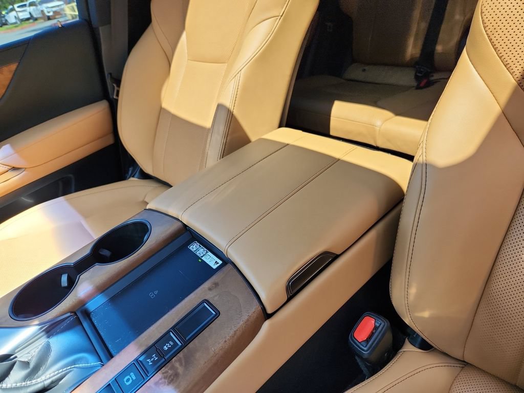 Used 2024 Lexus LX 600 4WD w/ Premium Package image 27