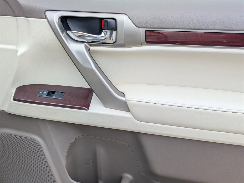 Used 2014 Lexus GX 460 image 33
