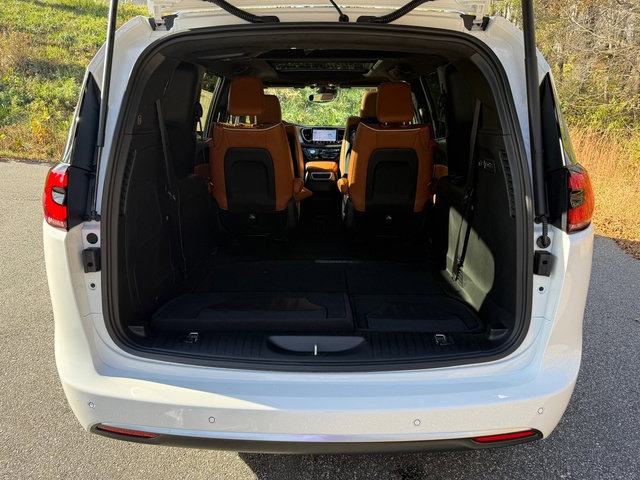 New 2026 Chrysler Pacifica Pinnacle image 21