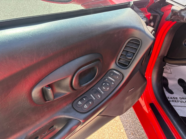 Used 2003 Chevrolet Corvette Coupe w/ Preferred Equipment Group RWD image 9