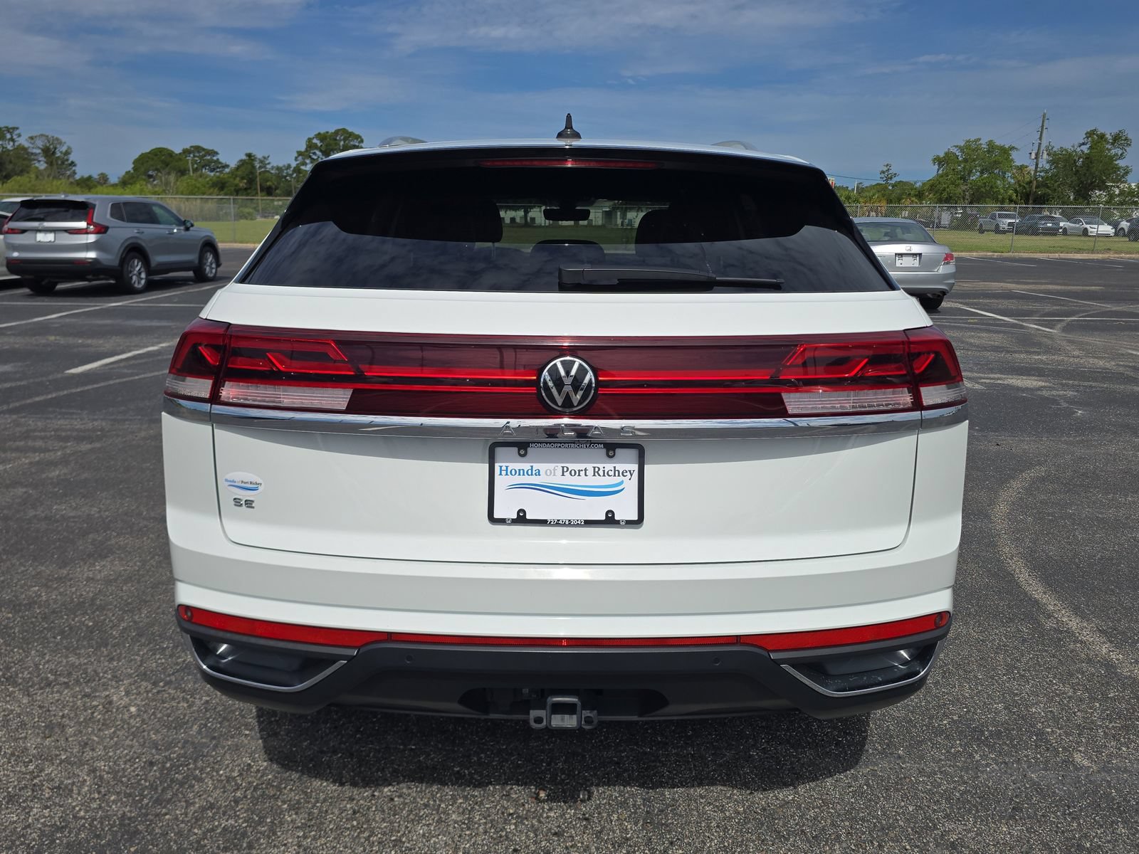 Used 2024 Volkswagen Atlas Cross Sport SE w/ Panoramic Sunroof Package FWD image 5