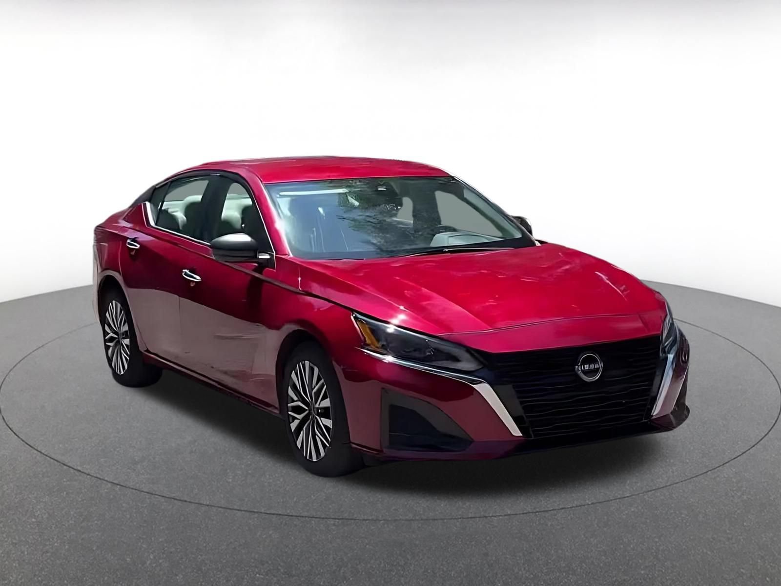 Used 2025 Nissan Altima 2.5 SV FWD image 3