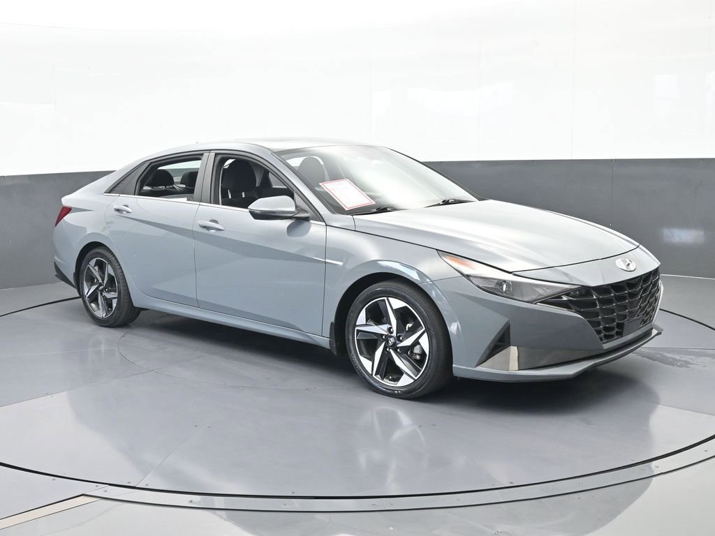 Used 2022 Hyundai Elantra SEL w/ Convenience + Premium Package FWD image 8