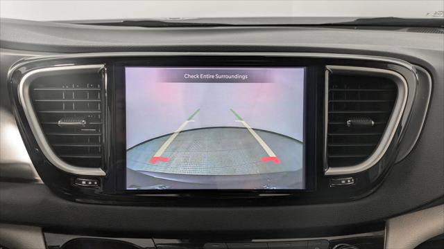 Used 2023 Chrysler Pacifica Touring-L FWD image 29