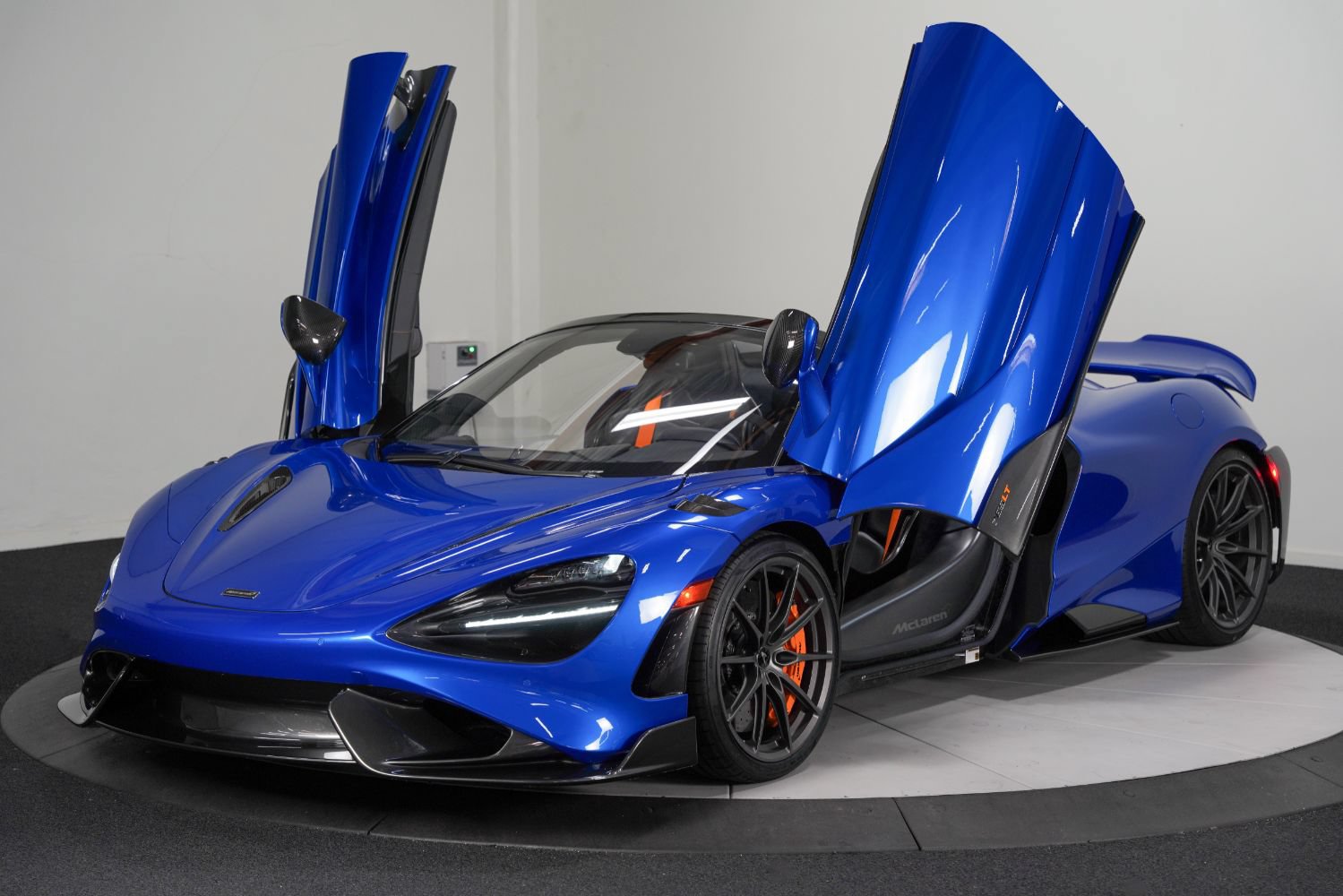 Used 2022 McLaren 765LT RWD image 6