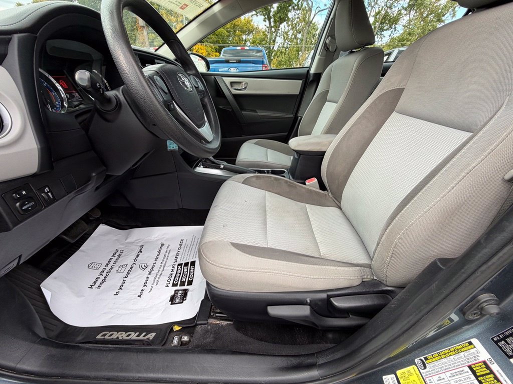Used 2018 Toyota Corolla LE FWD image 11