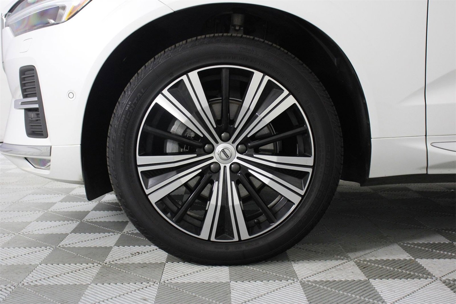 Certified 2023 Volvo XC60 B5 Plus w/ Protection Package Premier image 28