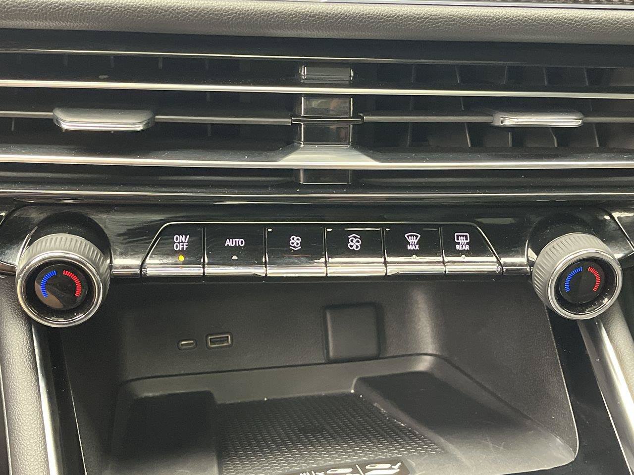 Certified 2025 Chevrolet Traverse High Country w/ LPO, Floor Liner Package AWD/4WD image 24