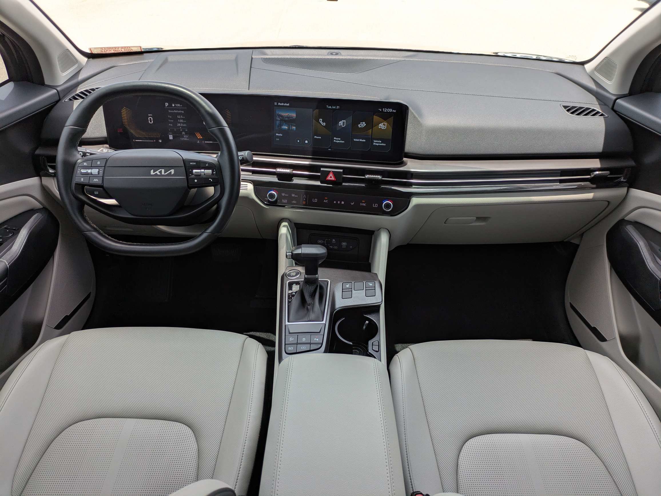 Certified 2026 Kia Sportage EX w/ EX Panorama Roof Package FWD image 17