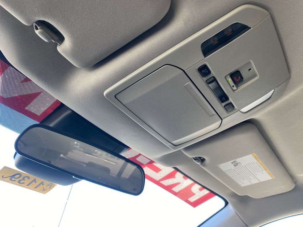 Used 2024 Toyota Highlander LE image 19