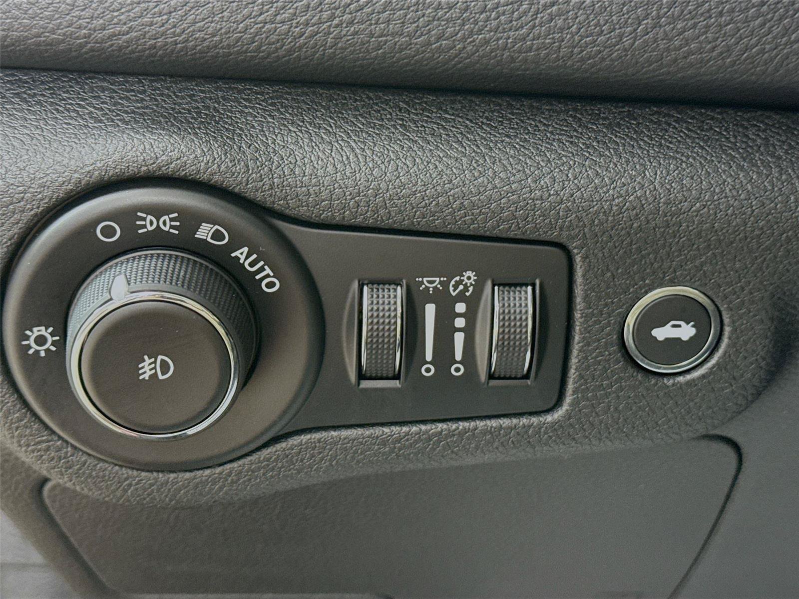 Used 2015 Chrysler 200 C w/ Navigation & Sound Group I FWD image 14