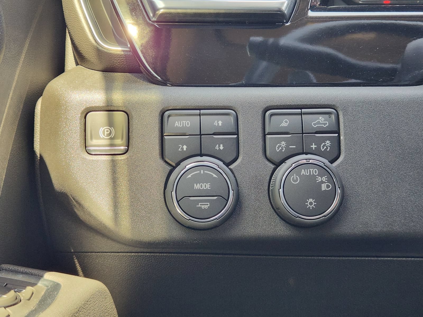 Used 2025 Chevrolet Silverado 1500 LT AWD/4WD image 22