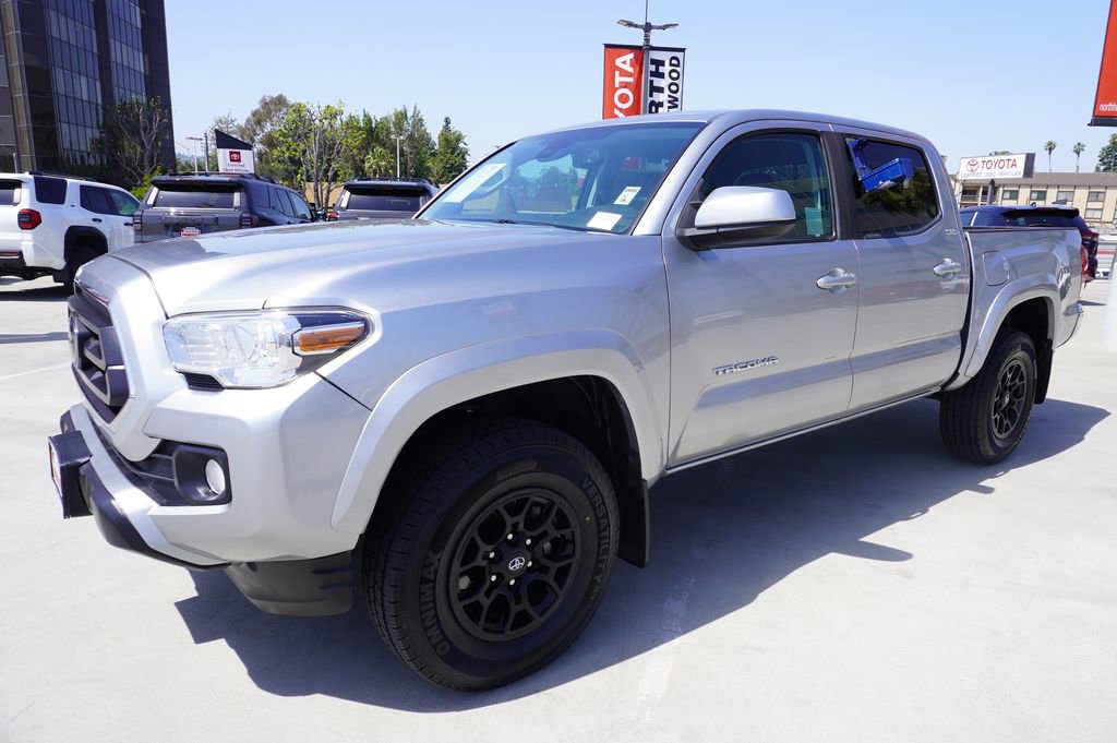 Used 2022 Toyota Tacoma SR5 RWD image 4