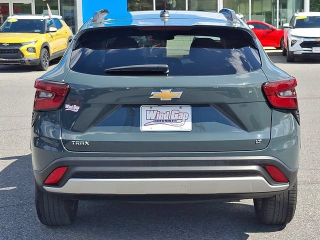 Used 2025 Chevrolet Trax LT FWD image 5