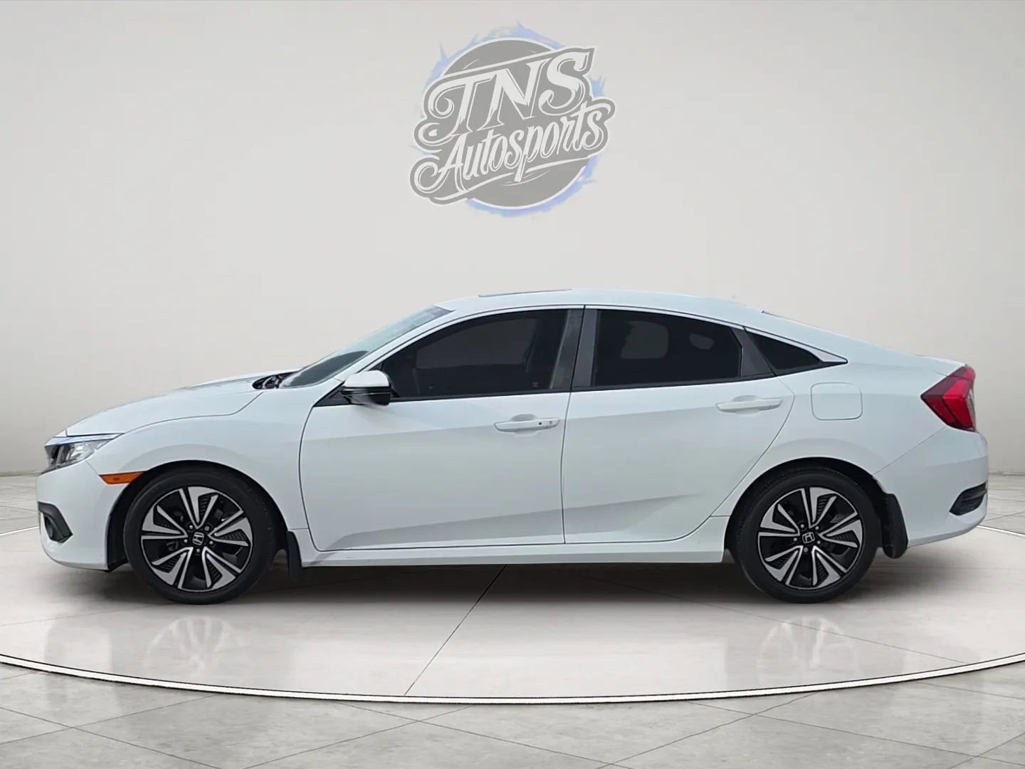 Used 2018 Honda Civic EX-L image 2