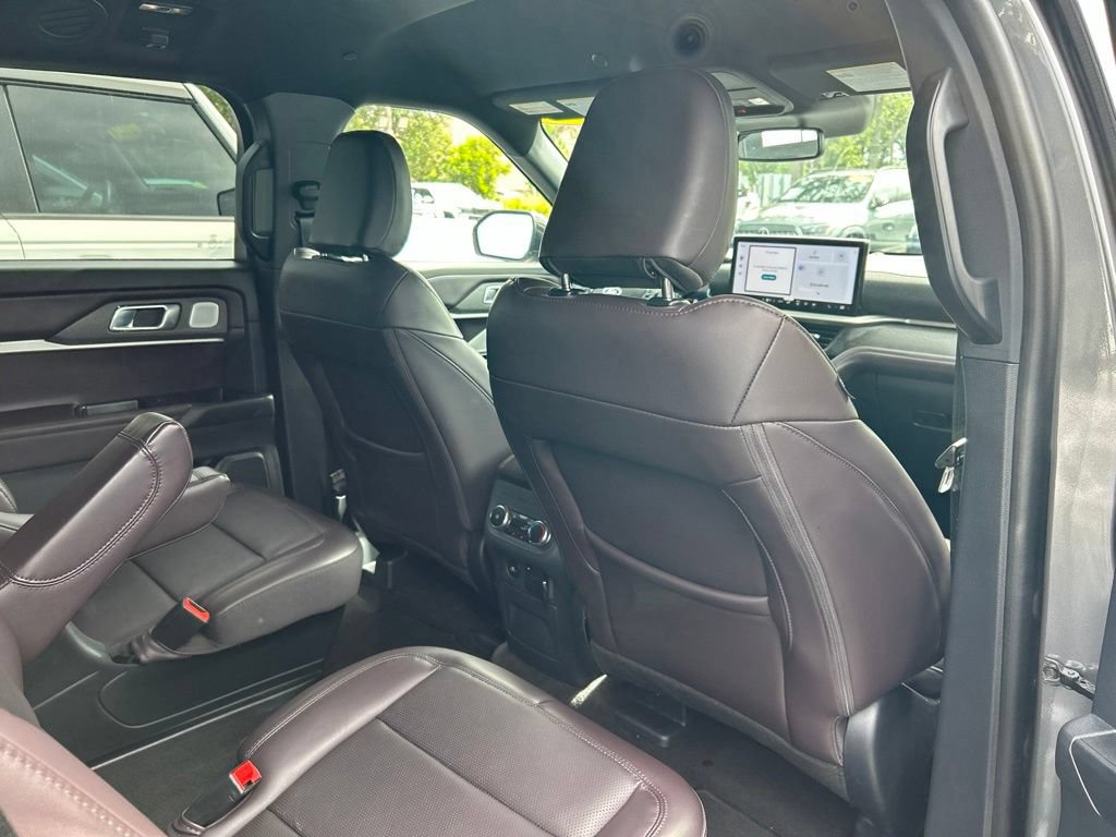 Used 2026 Ford Explorer Platinum RWD image 45