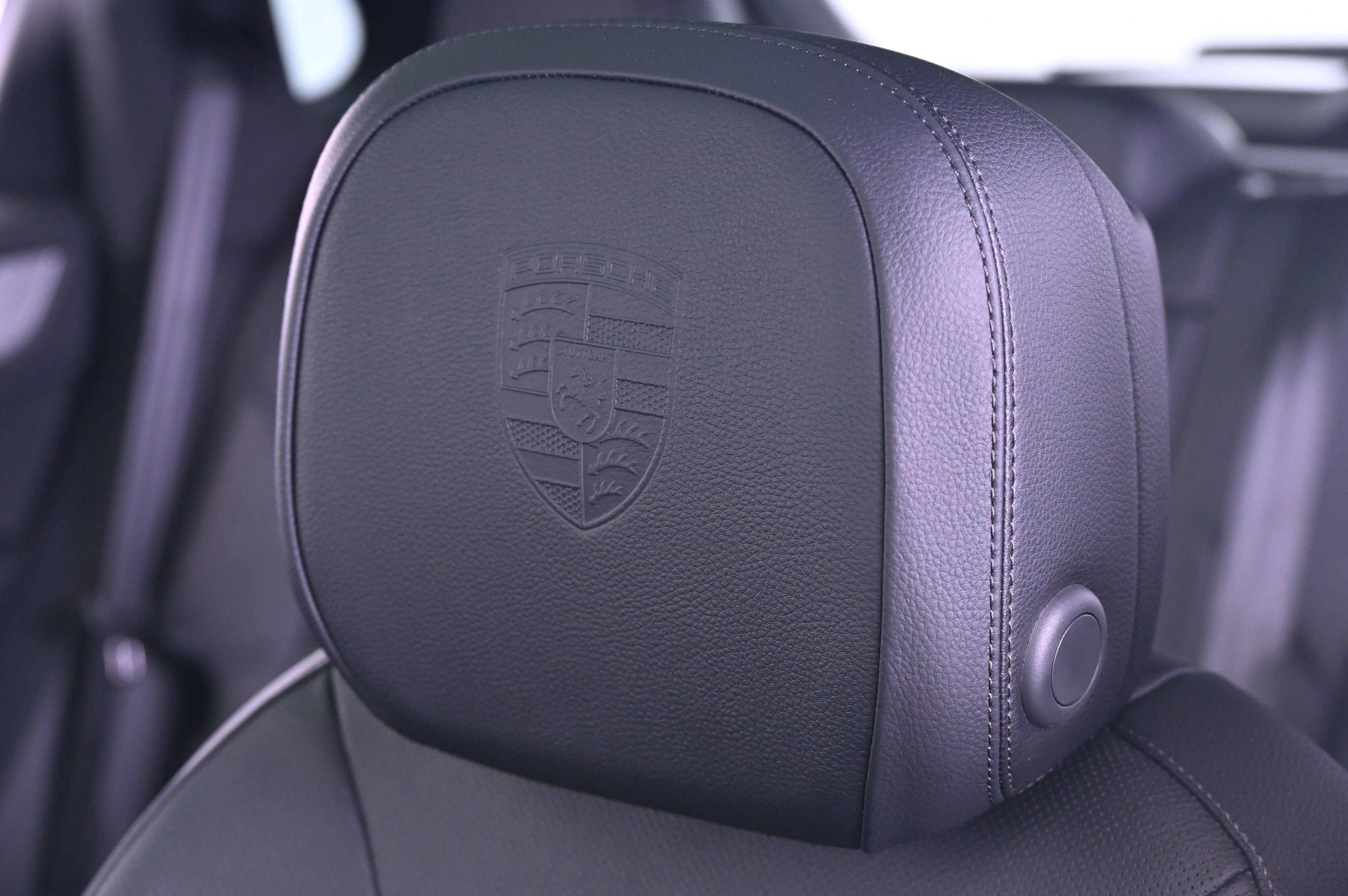 Certified 2025 Porsche Cayenne image 40