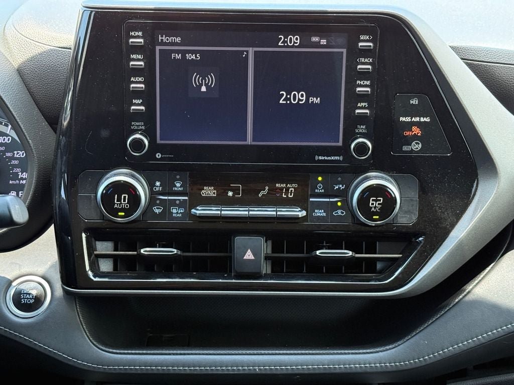 Used 2020 Toyota Highlander L FWD image 25