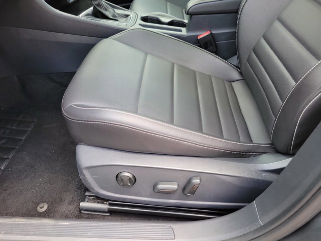 Used 2024 Volkswagen Jetta SE FWD image 6
