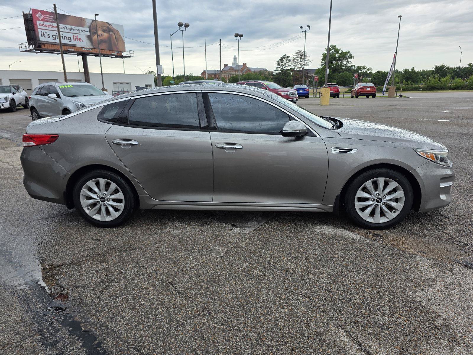 Used 2017 Kia Optima EX w/ Premium Package FWD image 4
