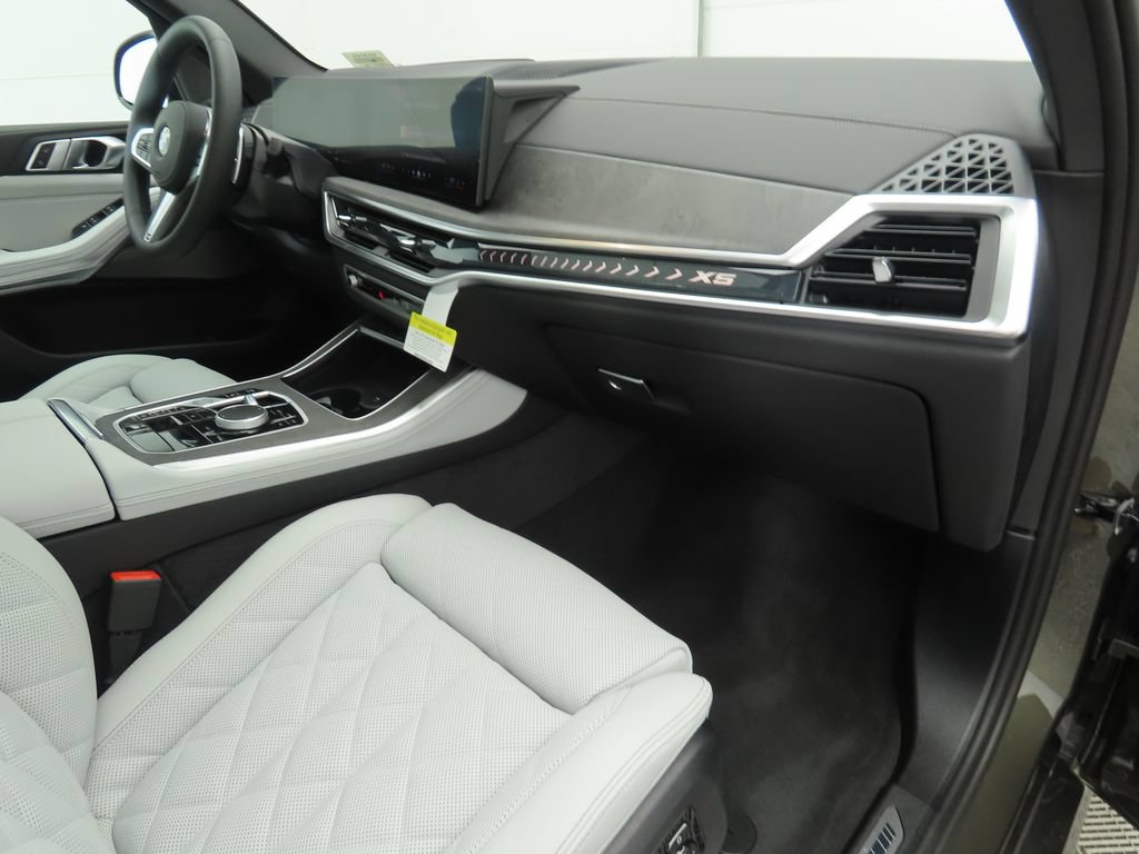 Used 2026 BMW X5 xDrive40i w/ M Sport Package AWD/4WD image 19