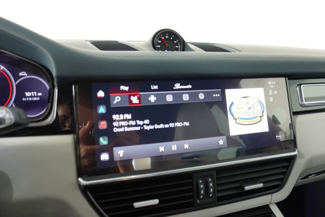 Used 2022 Porsche Cayenne Turbo image 16