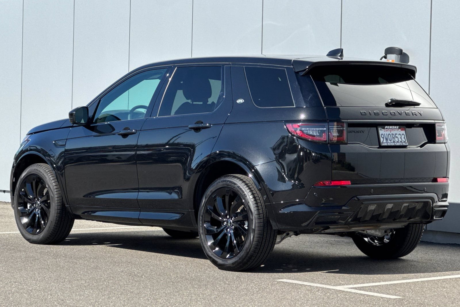 Certified 2025 Land Rover Discovery Sport Dynamic SE AWD/4WD image 3
