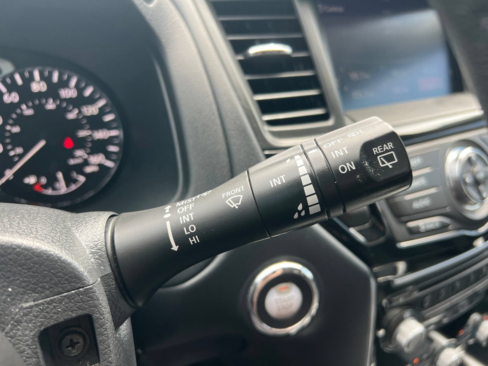 Used 2020 Nissan Pathfinder SV FWD image 19