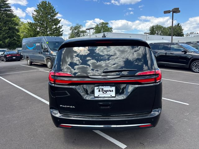 Used 2023 Chrysler Pacifica Touring-L FWD image 32