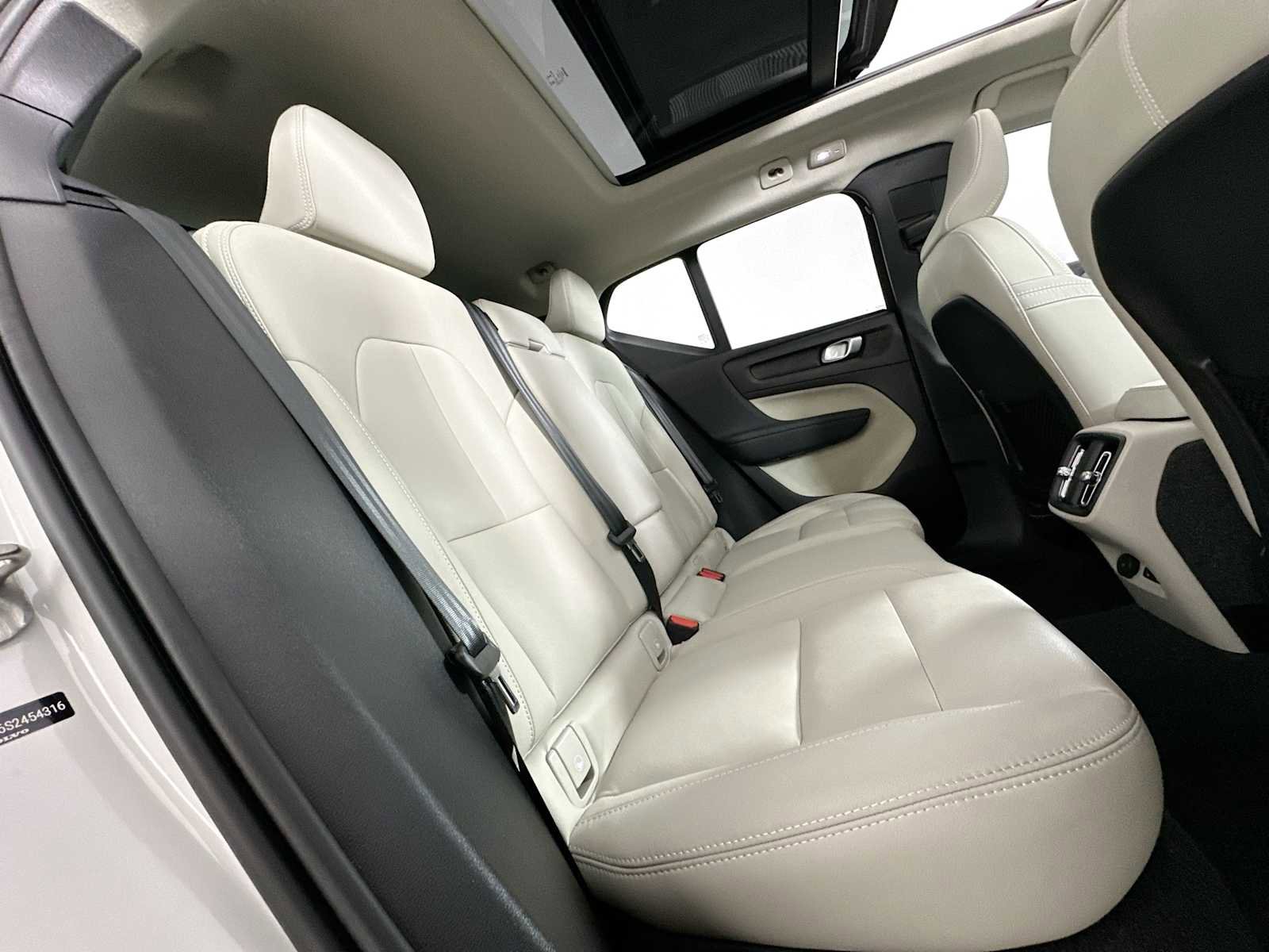 Used 2025 Volvo XC40 B5 Plus w/ Climate Package image 26