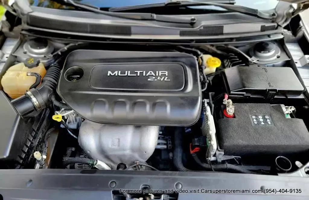 Used 2015 Chrysler 200 S FWD image 35