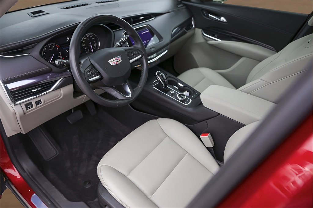 Used 2023 Cadillac XT4 Luxury w/ Driver Awareness Package image 10