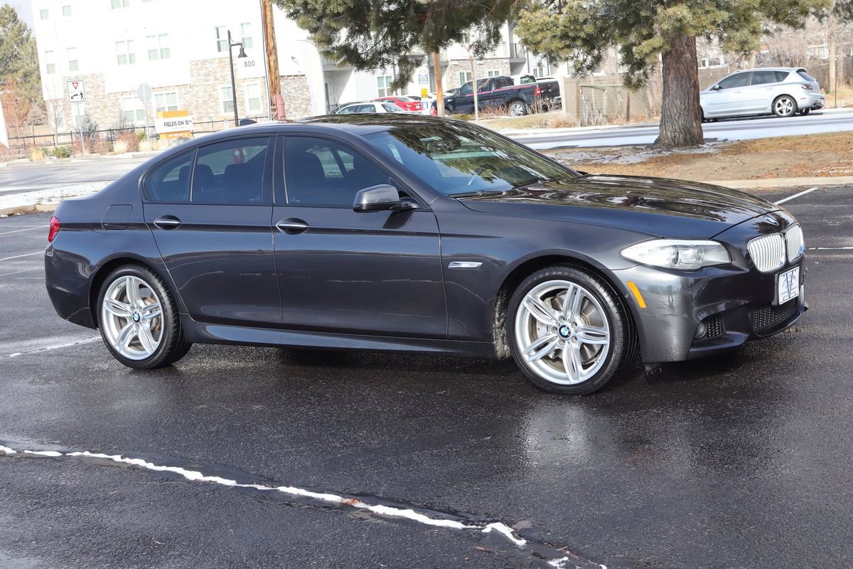 Used 2013 BMW 550i xDrive Sedan image 2