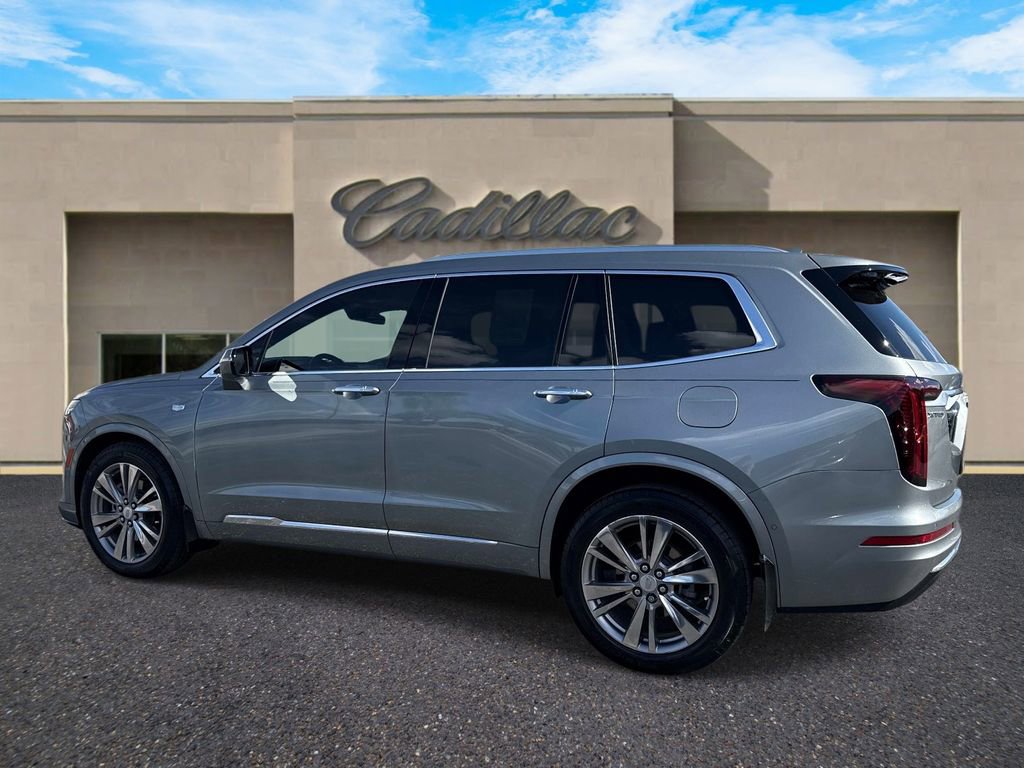Used 2023 Cadillac XT6 Premium Luxury w/ Technology Package FWD image 5