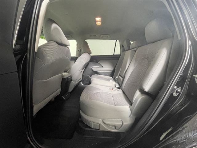 Used 2023 Toyota Highlander LE image 10