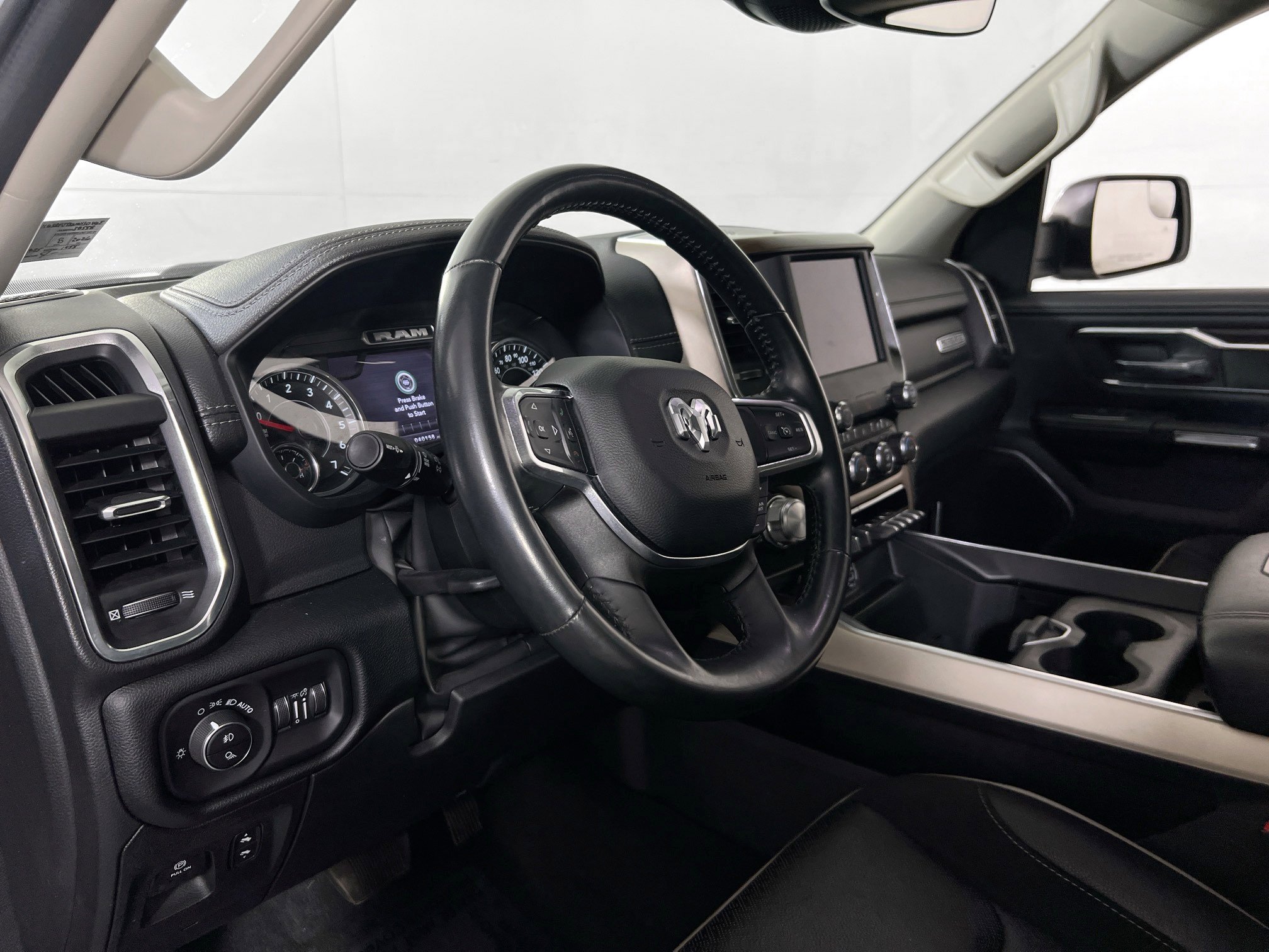 Used 2022 RAM 1500 Laramie AWD/4WD image 9