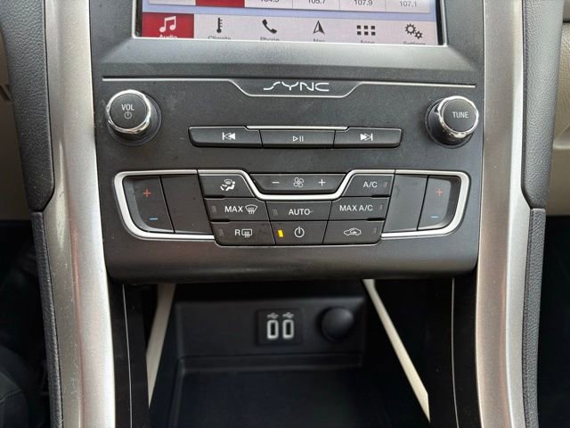 Used 2019 Ford Fusion SE image 27