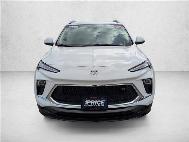 Used 2024 Buick Encore GX Sport Touring image 2