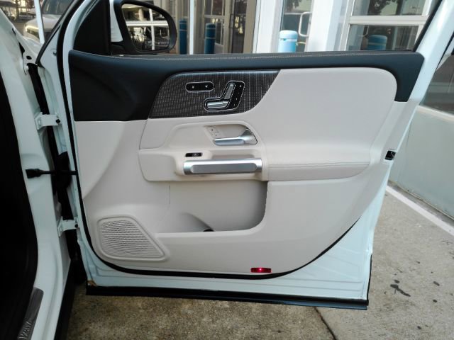 Used 2022 Mercedes-Benz EQB 300 4MATIC image 21