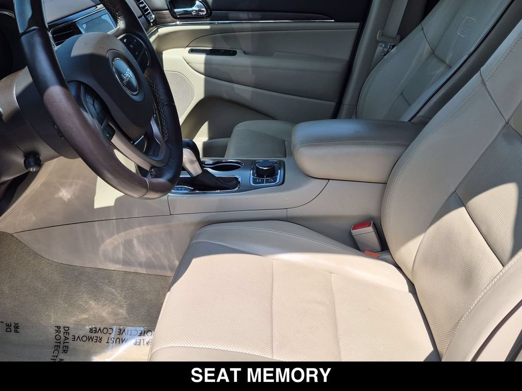 Used 2020 Jeep Grand Cherokee Overland AWD/4WD image 18