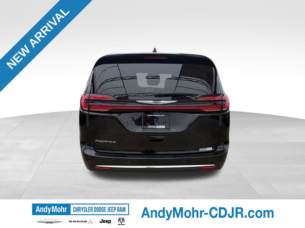 Used 2024 Chrysler Pacifica Touring-L FWD image 6