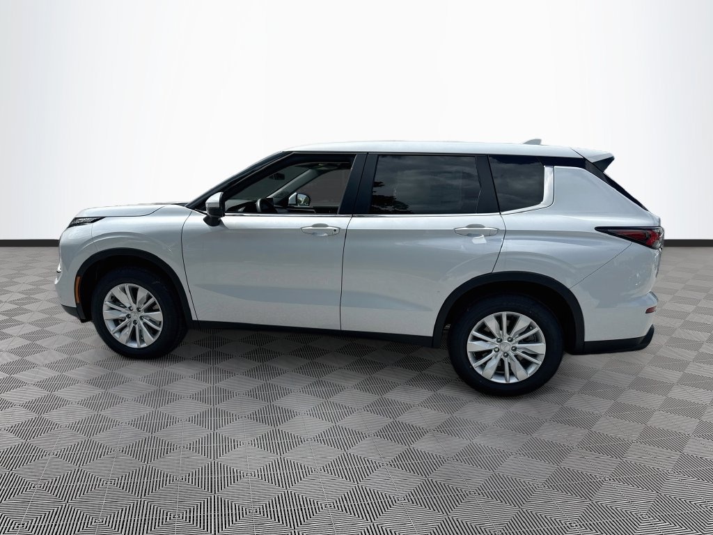 New 2026 Mitsubishi Outlander ES FWD image 8