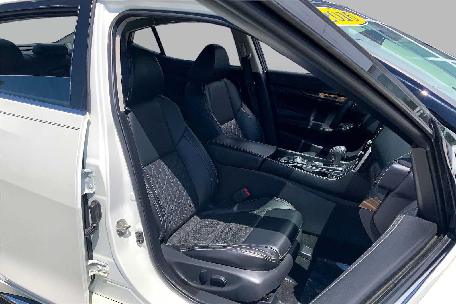 Used 2016 Nissan Maxima Platinum FWD image 3