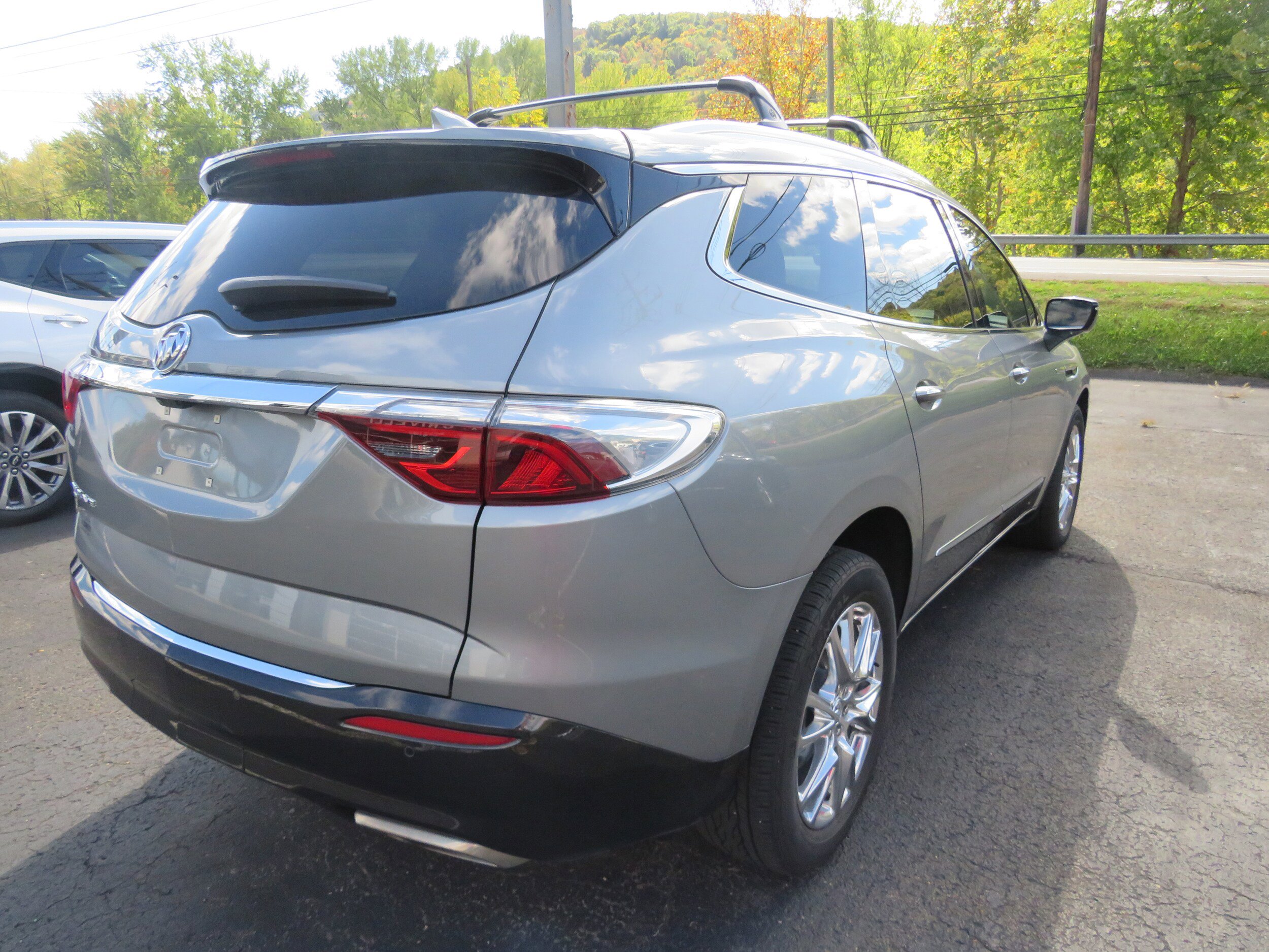 Used 2023 Buick Enclave Premium w/ Experience Buick Package AWD/4WD image 6