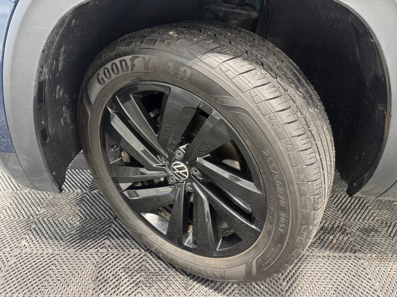 Used 2022 Volkswagen Atlas Cross Sport SE image 32