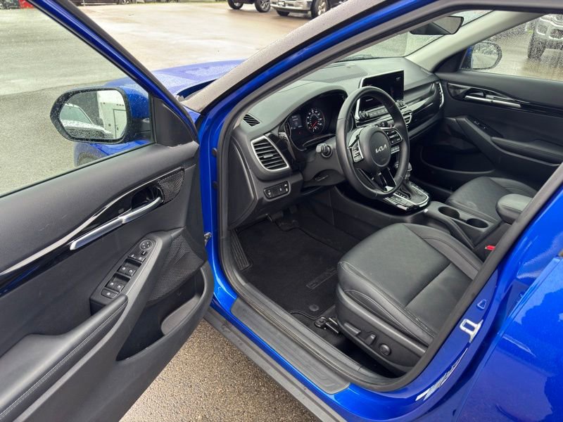 Used 2022 Kia Seltos EX image 9