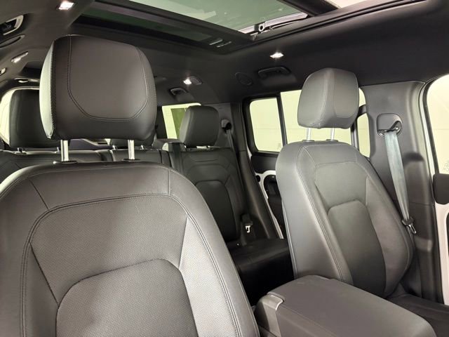 Used 2023 Land Rover Defender 130 SE image 30