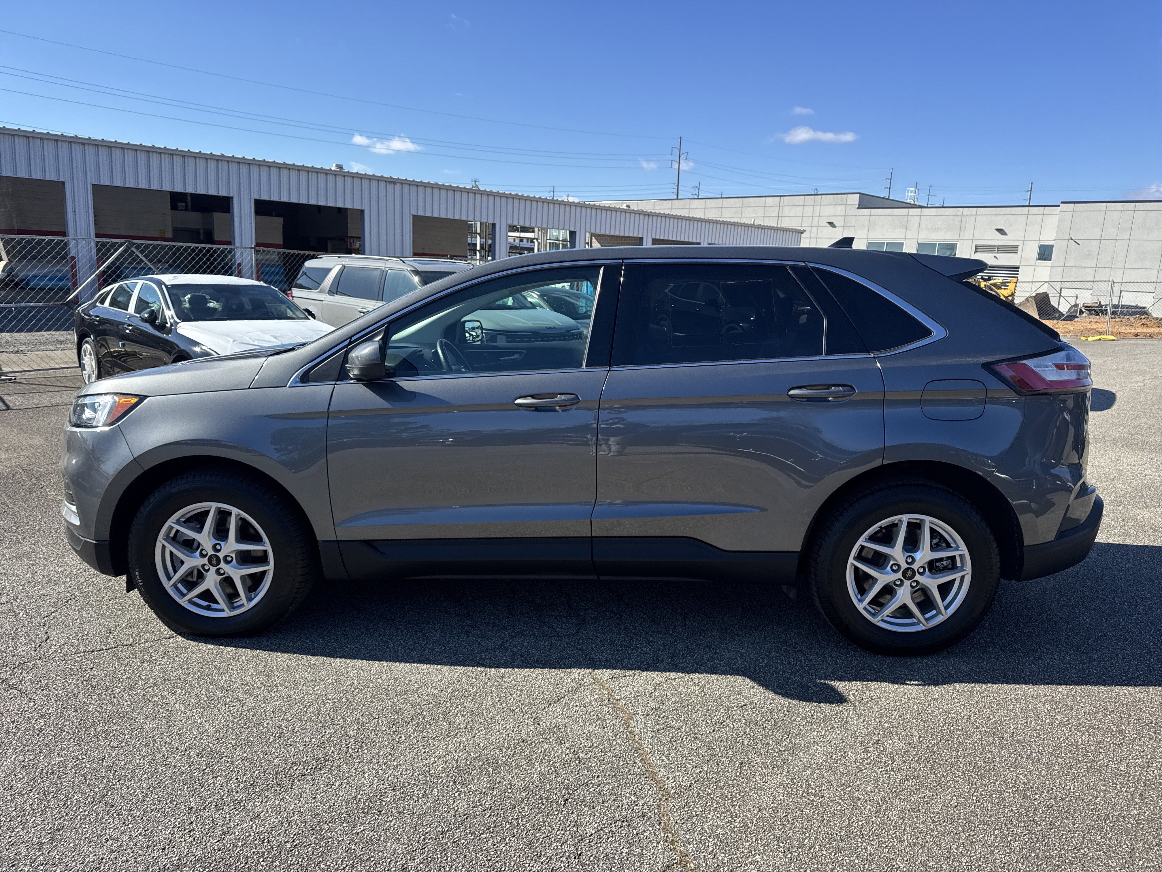 Used 2023 Ford Edge SEL image 4
