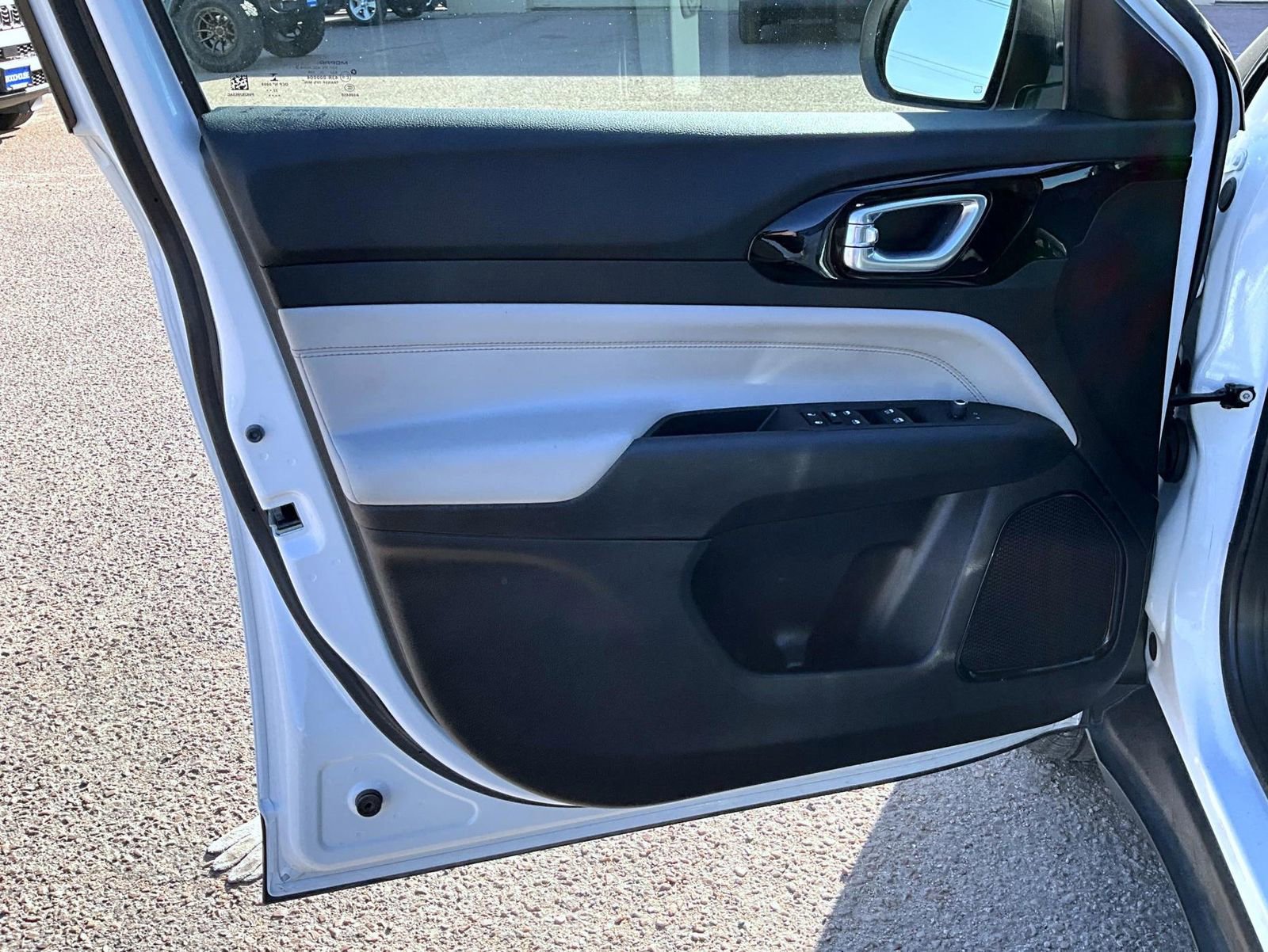 Used 2023 Jeep Compass Limited image 10