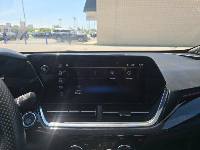 Used 2024 Chevrolet Trax RS w/ Sunroof Package FWD image 17